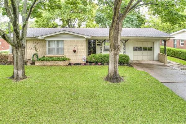 4940 Rector Avenue, Fort Worth, TX 76133