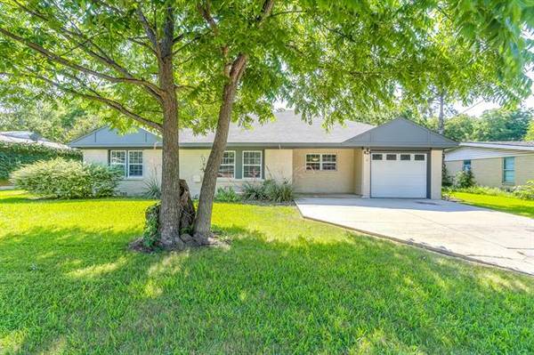 1134 Warden Street, Benbrook, TX 76126