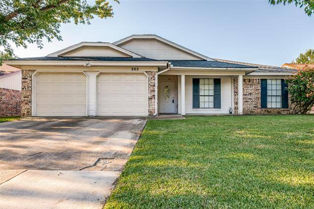 202 Kalmia Drive, Arlington, TX 76018