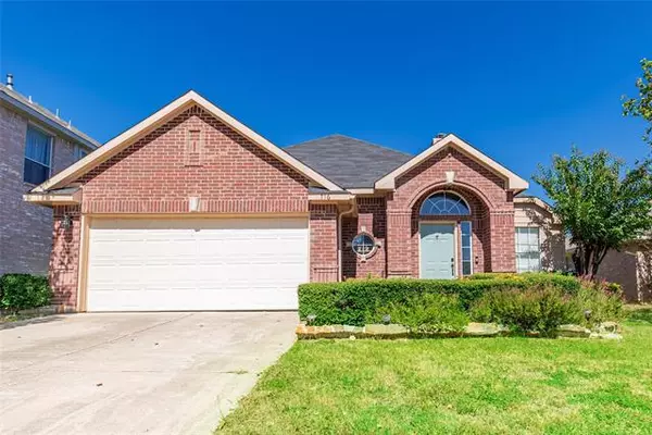 716 Fox Run Trail, Saginaw, TX 76179