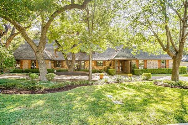 3805 Hollow Creek Road, Benbrook, TX 76116