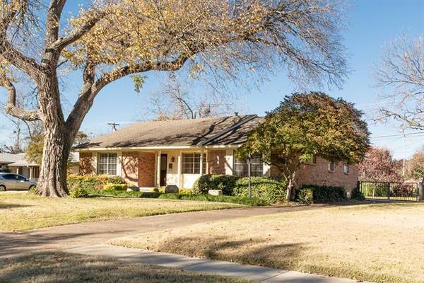 916 Fernwood Drive, Richardson, TX 75080