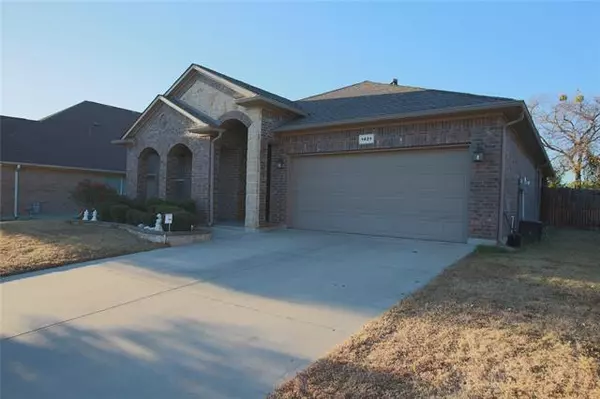 Arlington, TX 76002,1421 Deer Hollow Drive