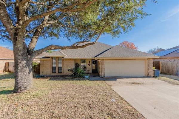 721 Daniels Drive, Crowley, TX 76036