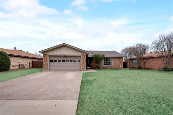 521 Royal Valley Road, Grand Prairie, TX 75052