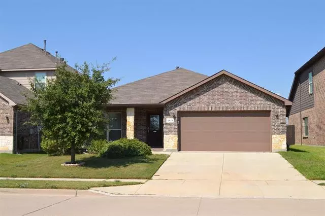 2421 Half Moon Bay Lane, Fort Worth, TX 76177