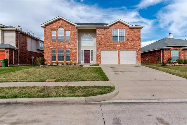 215 Quail Trail Lane, Arlington, TX 76002