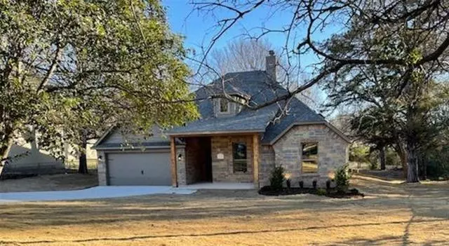 312 Lakeside Drive, Azle, TX 76020