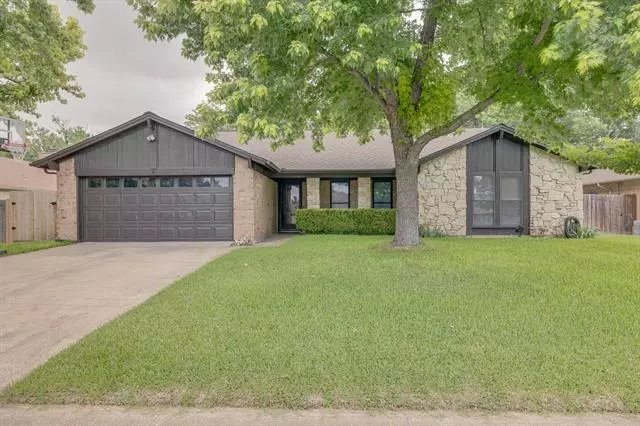 9928 Edmund Drive, Benbrook, TX 76126