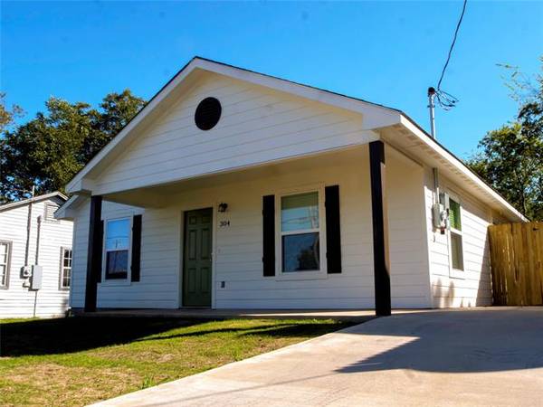 304 Hall Street, Whitesboro, TX 76273