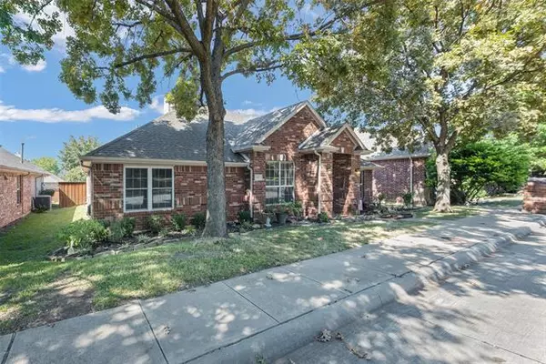 947 Briar Oaks Drive, Rockwall, TX 75087