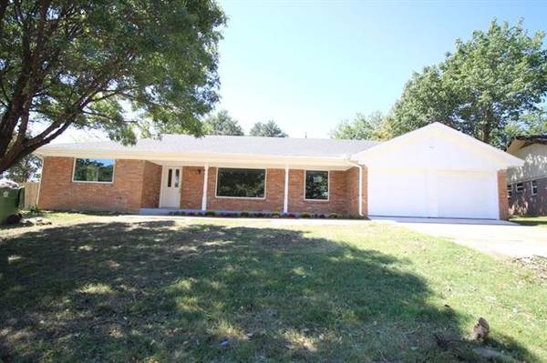 78 Regents Park, Bedford, TX 76022