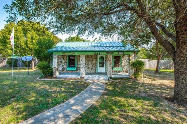 1312 Lipan Highway, Granbury, TX 76048