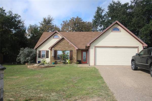 605 Lunar Circle, Granbury, TX 76049