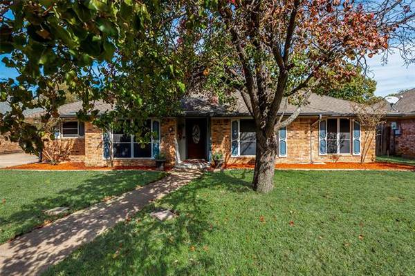 6 Royal Oaks Place, Hickory Creek, TX 75065