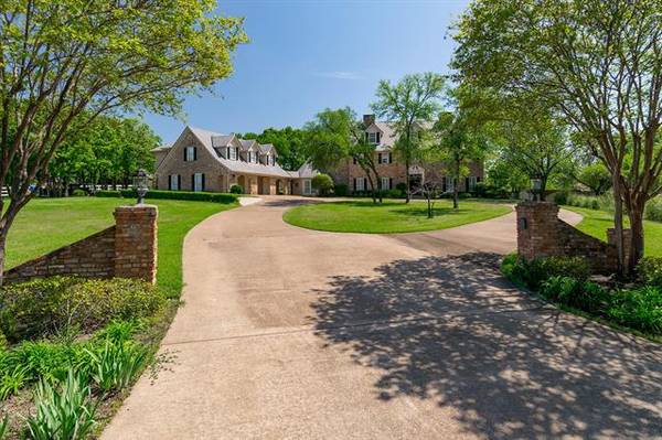 582 Wolf Run Road, Bartonville, TX 76226