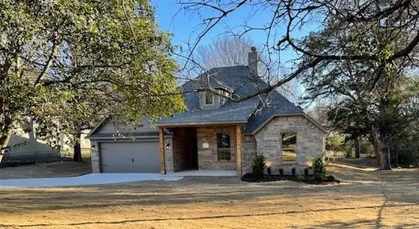 312 Lakeside Drive, Azle, TX 76020