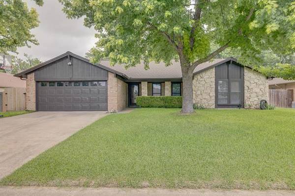 9928 Edmund Drive, Benbrook, TX 76126