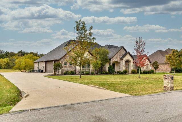 2051 Willow Bend Drive, Oak Leaf, TX 75154