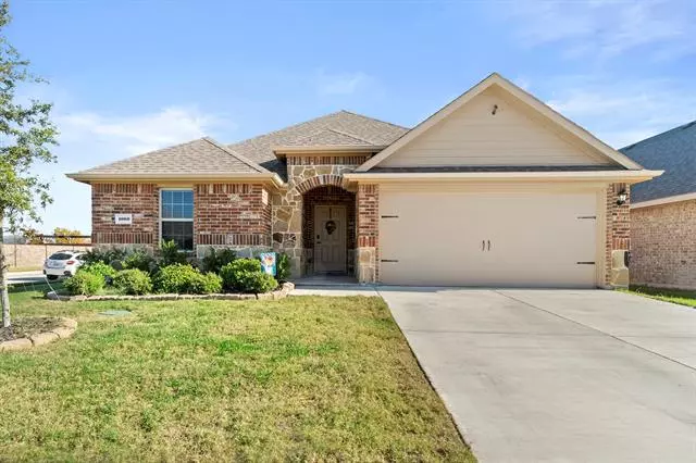 1060 Sadie Street, Forney, TX 75126