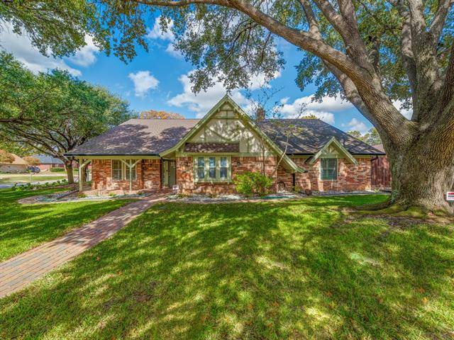 1201 Schumac Lane, Bedford, TX 76022