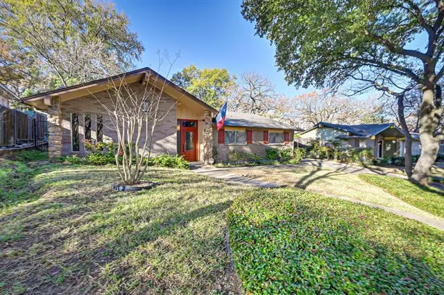 808 Red Oak Lane, Arlington, TX 76012