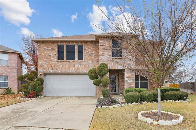 301 Canyon Oak Court, Fort Worth, TX 76112