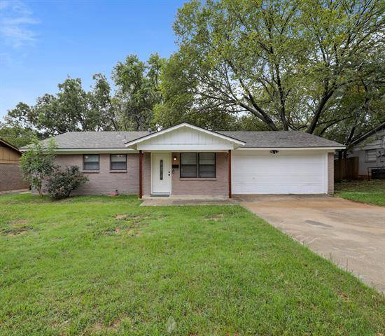 305 Reaves Court, Euless, TX 76040