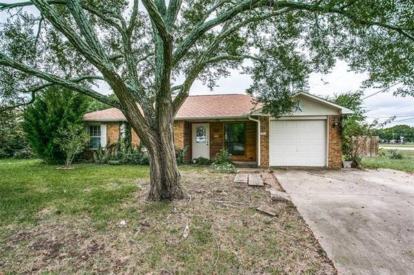 102 Mesa Drive, Glenn Heights, TX 75154