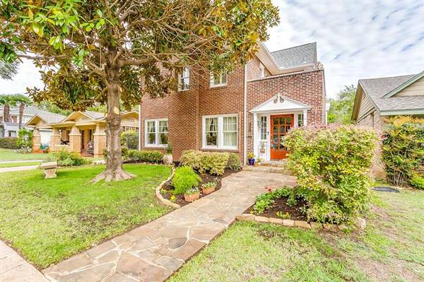 2308 Mistletoe Boulevard,  Fort Worth,  TX 76110