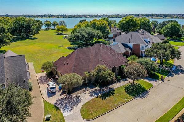 28 Victoria Drive, Rowlett, TX 75088