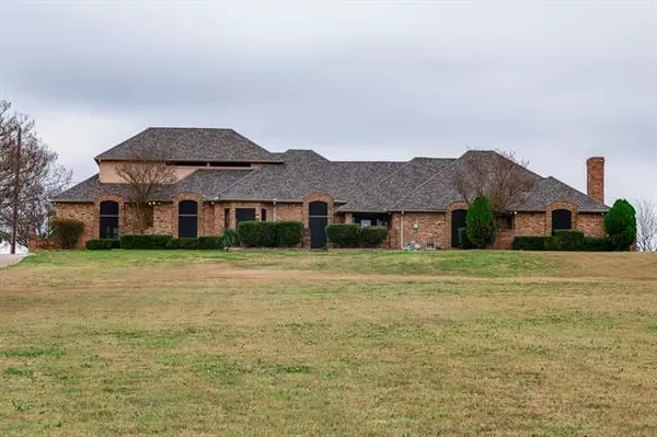 1614 S Houston School Road, Lancaster, TX 75146