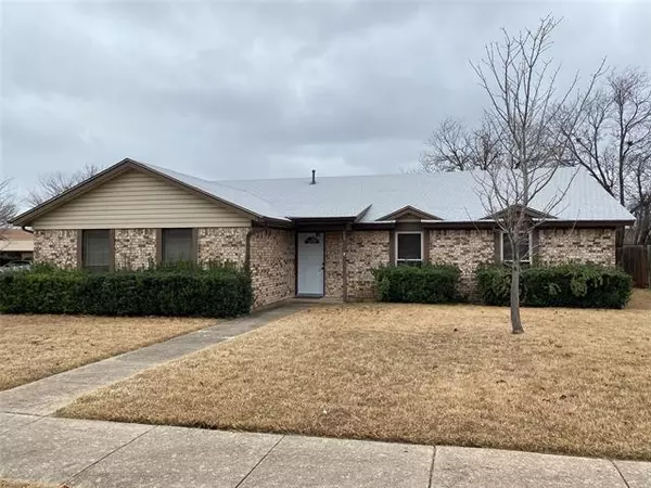 620 Ridgecrest Drive, Saginaw, TX 76179