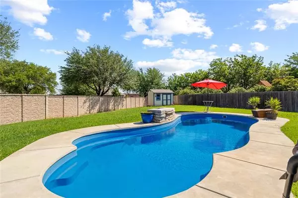 300 Willowstone Trail, Saginaw, TX 76179