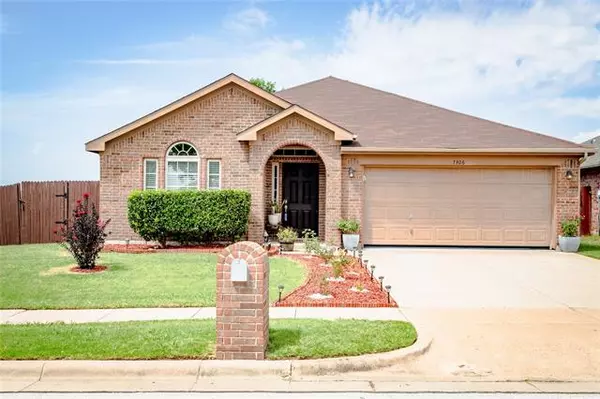 7306 Fossil Hill Drive, Arlington, TX 76002