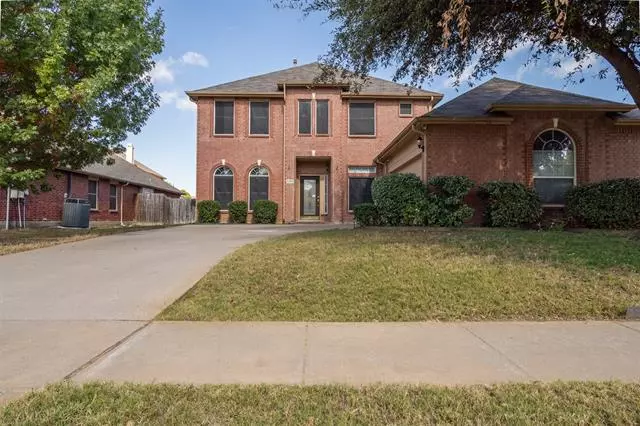 5305 Alta Loma Drive, Fort Worth, TX 76244