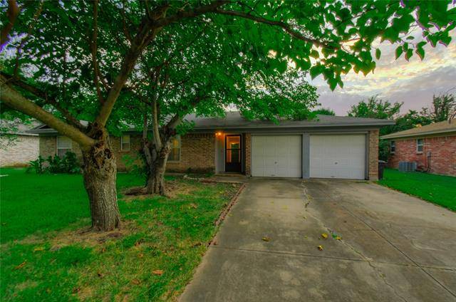 1114 E Cozby Street, Benbrook, TX 76126