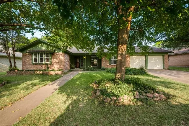 2209 Shady Park Drive, Arlington, TX 76013