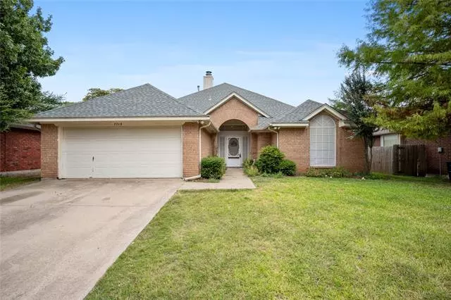 7713 Blossom Drive, Fort Worth, TX 76133