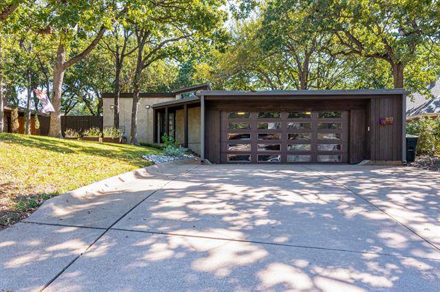 2633 Tanglewood Drive, Grapevine, TX 76051