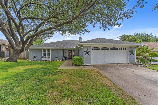 324 Haywood Drive, Benbrook, TX 76126