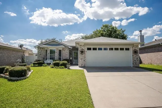 8117 Spruce Valley Drive, Fort Worth, TX 76137