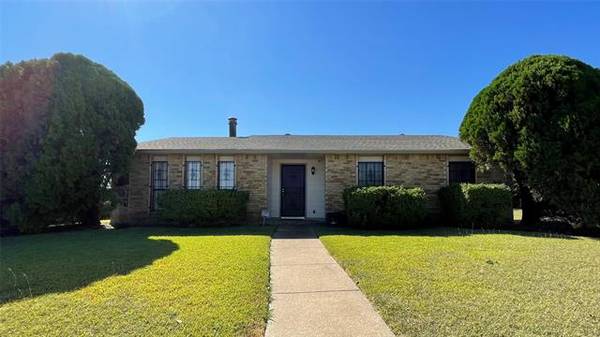 652 Nora Lane, Desoto, TX 75115