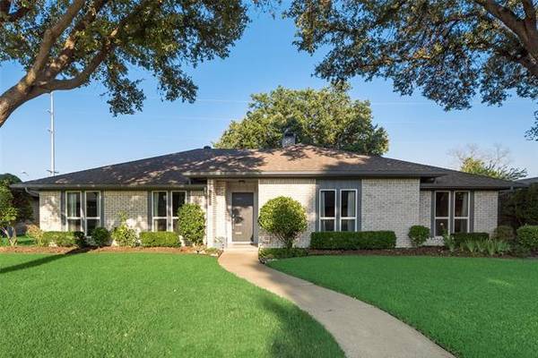 208 Mistletoe Drive, Richardson, TX 75081