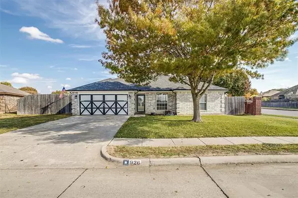 926 Morgan Drive, Burleson, TX 76028