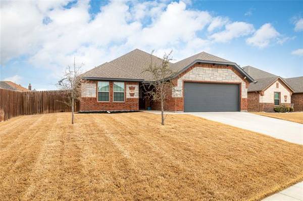 4023 Bridle Path Lane, Sanger, TX 76266