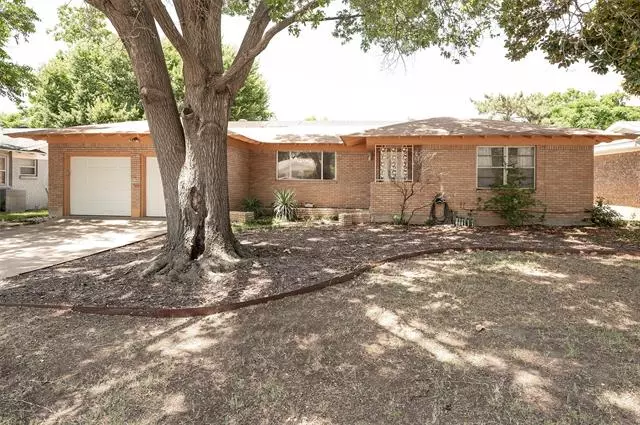 420 Patricia Road, Hurst, TX 76053