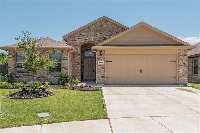 1101 Autumnwood Drive, Azle, TX 76020