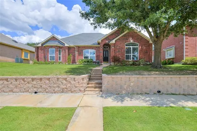 2772 Summertree Drive, Carrollton, TX 75006