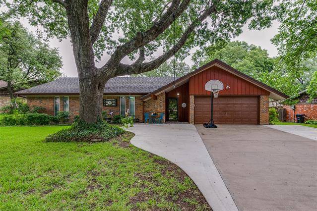 1233 Greenbriar Lane, Cleburne, TX 76033